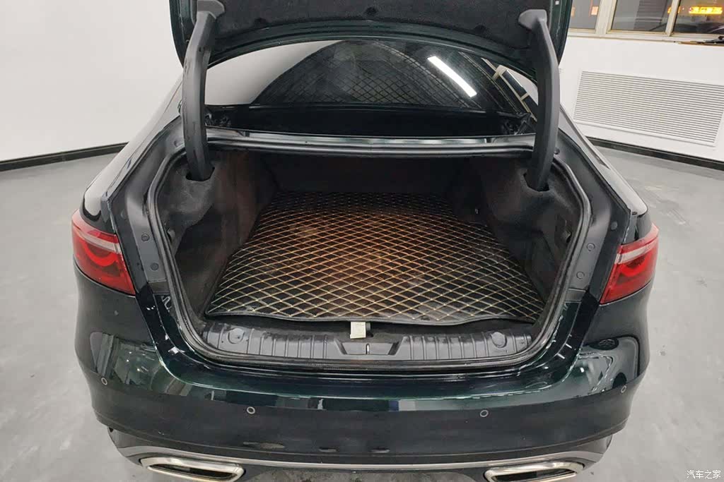 Land Rover P250, 2023 4