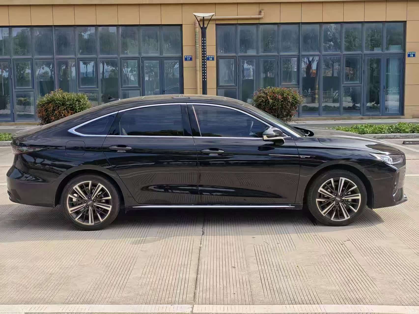 Chery Arrizo 8, 2025 4