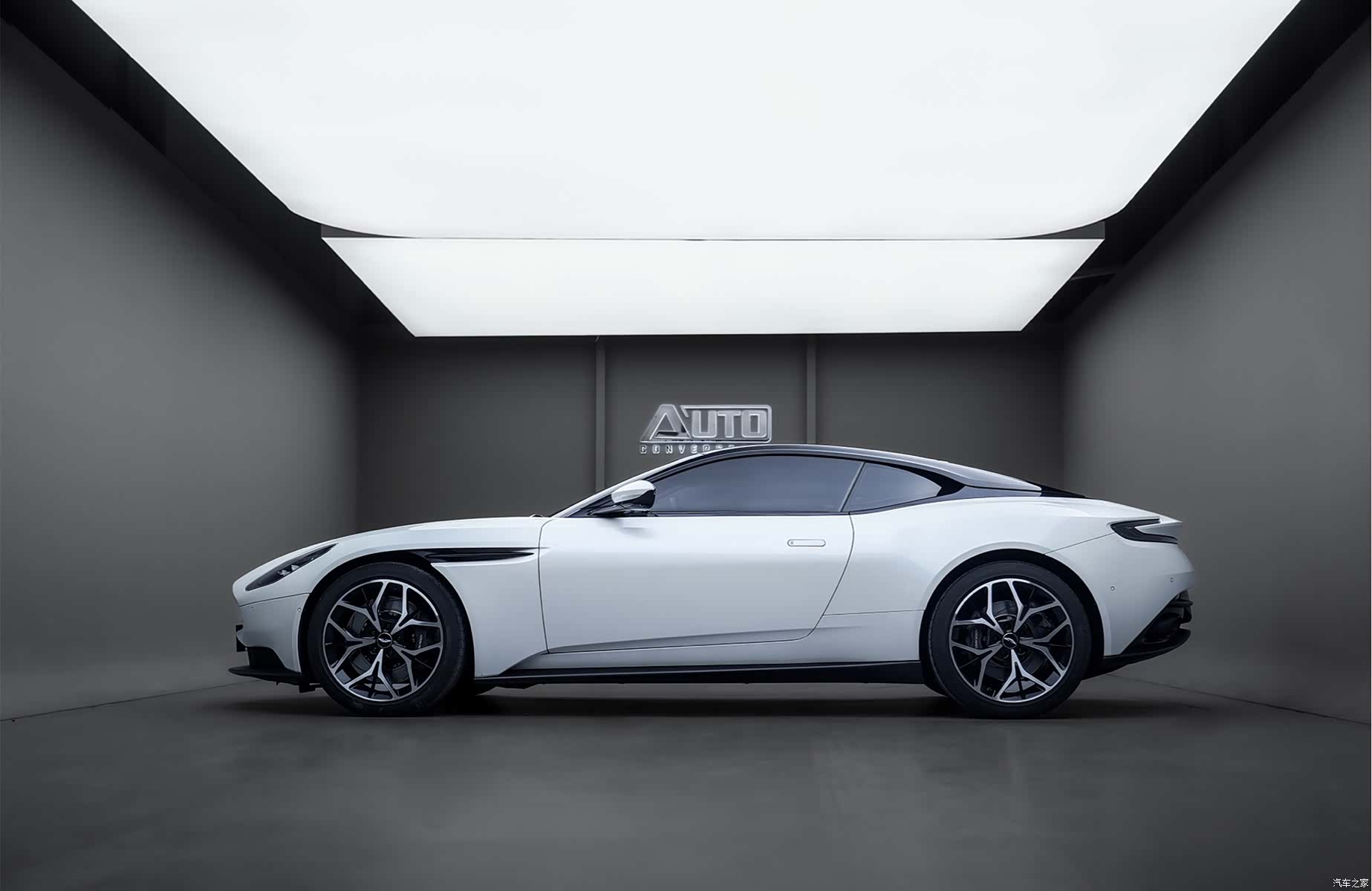 Aston Martin DB11, 2019 3