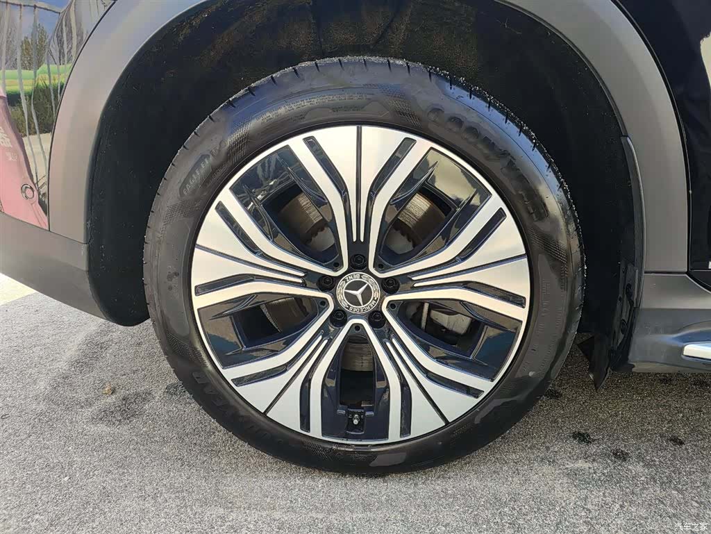 Mercedes-Benz EQE, 2025 11