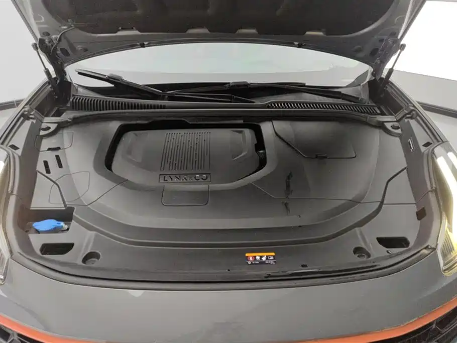 Lynk & Co 06