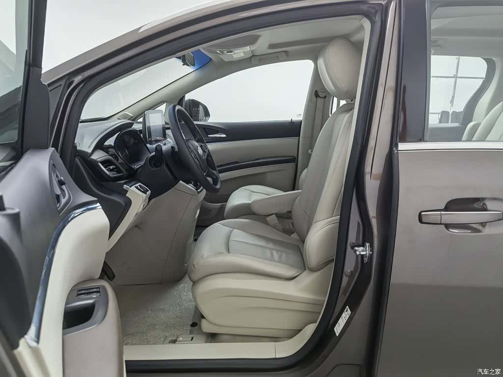Buick GL8, 2021 10
