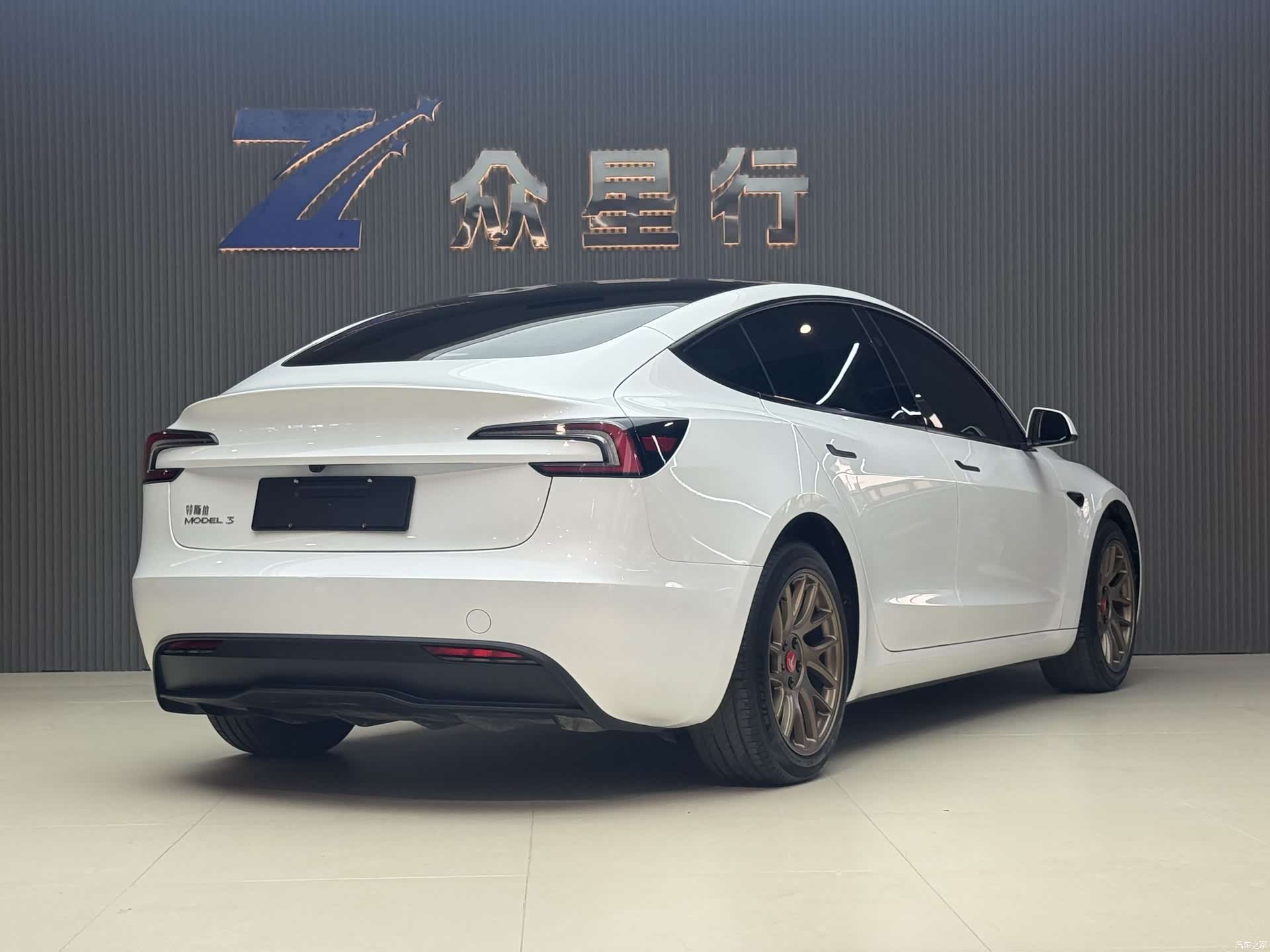 Tesla Model 3, 2024 4