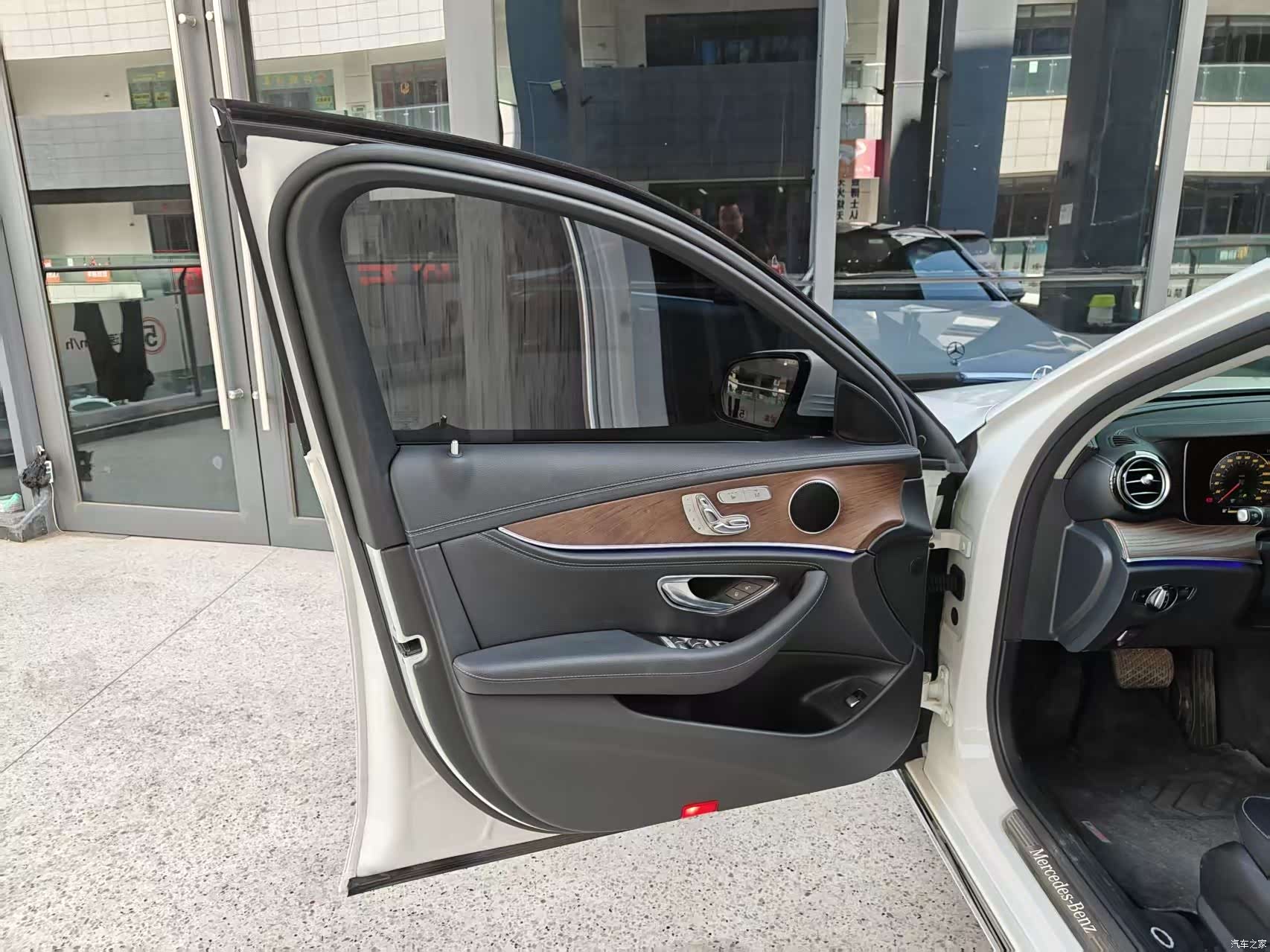 Mercedes-Benz E-Class, 2019 34