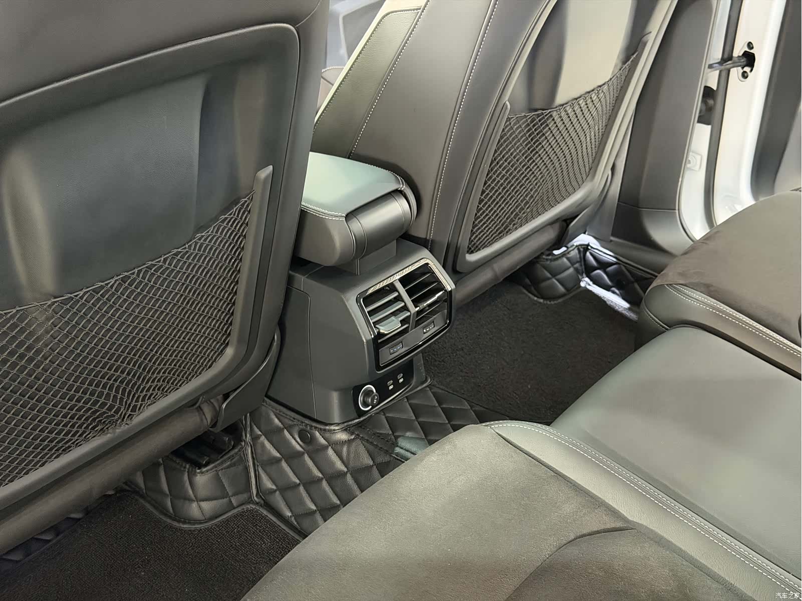 Audi Q3, 2022 16