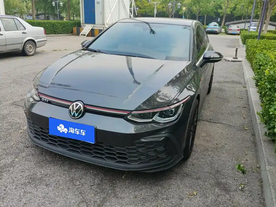Volkswagen Golf GTI