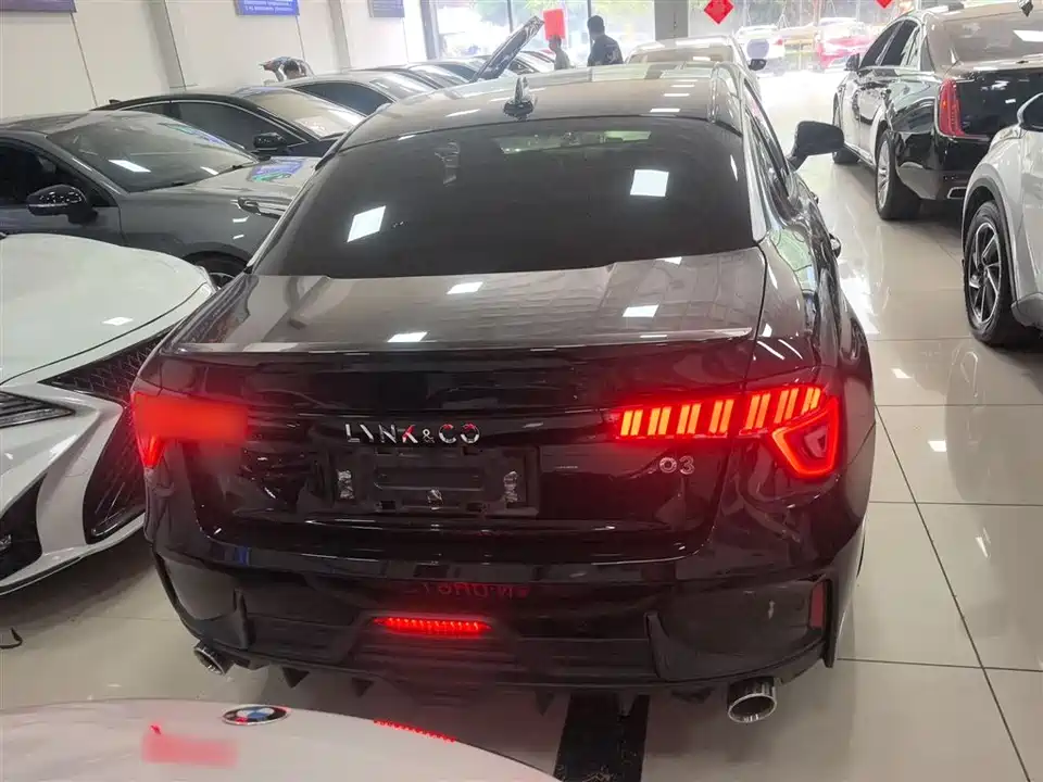 Lynk & Co 03