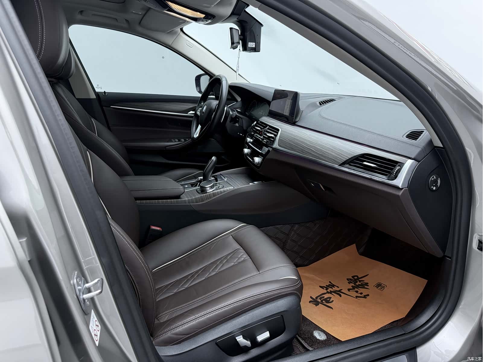 BMW 5 Series, 2019 28