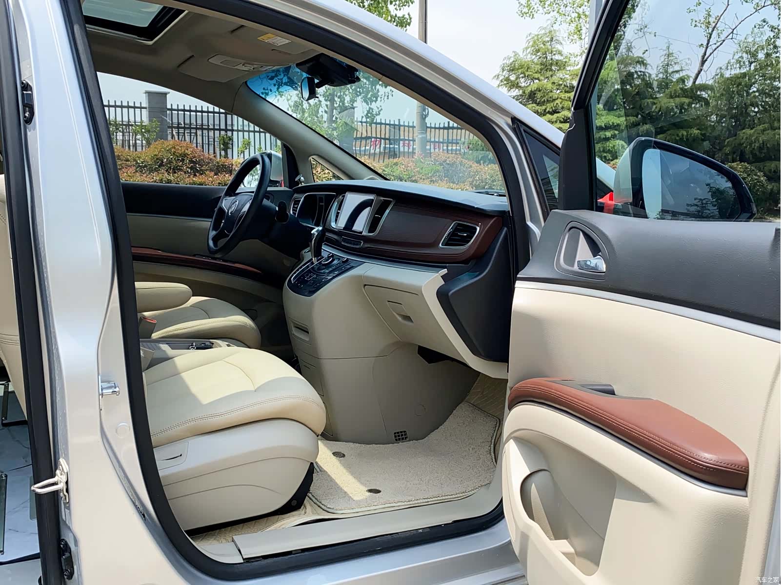 Buick GL8, 2016 25
