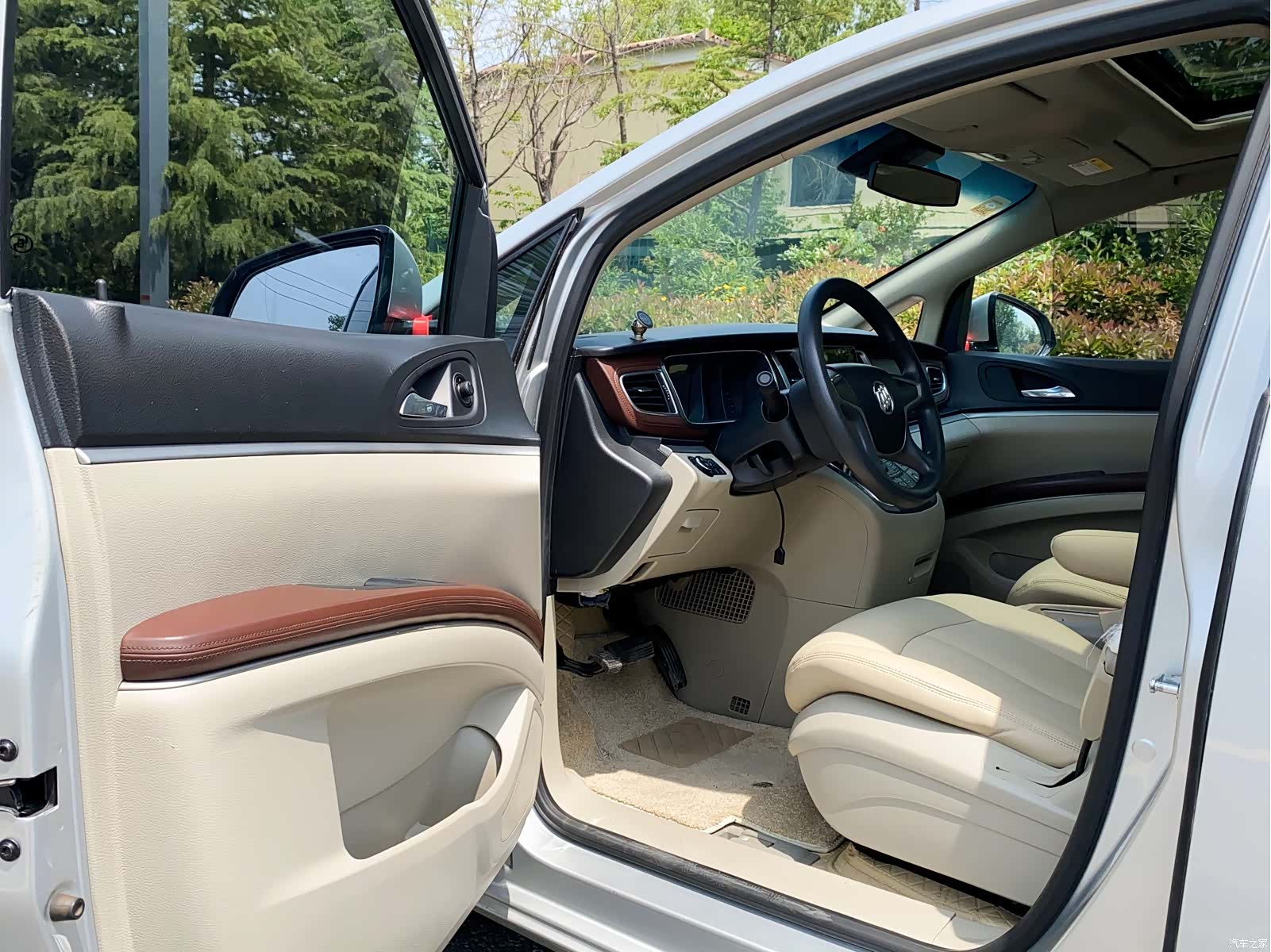 Buick GL8, 2016 10