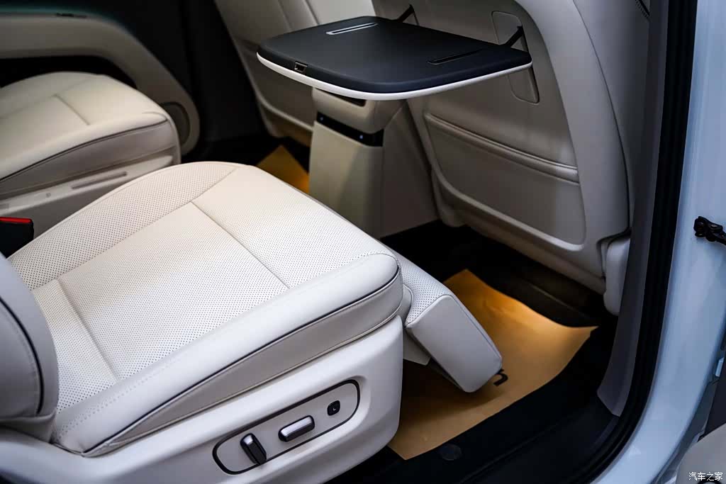 Li Auto i8, 2025 25
