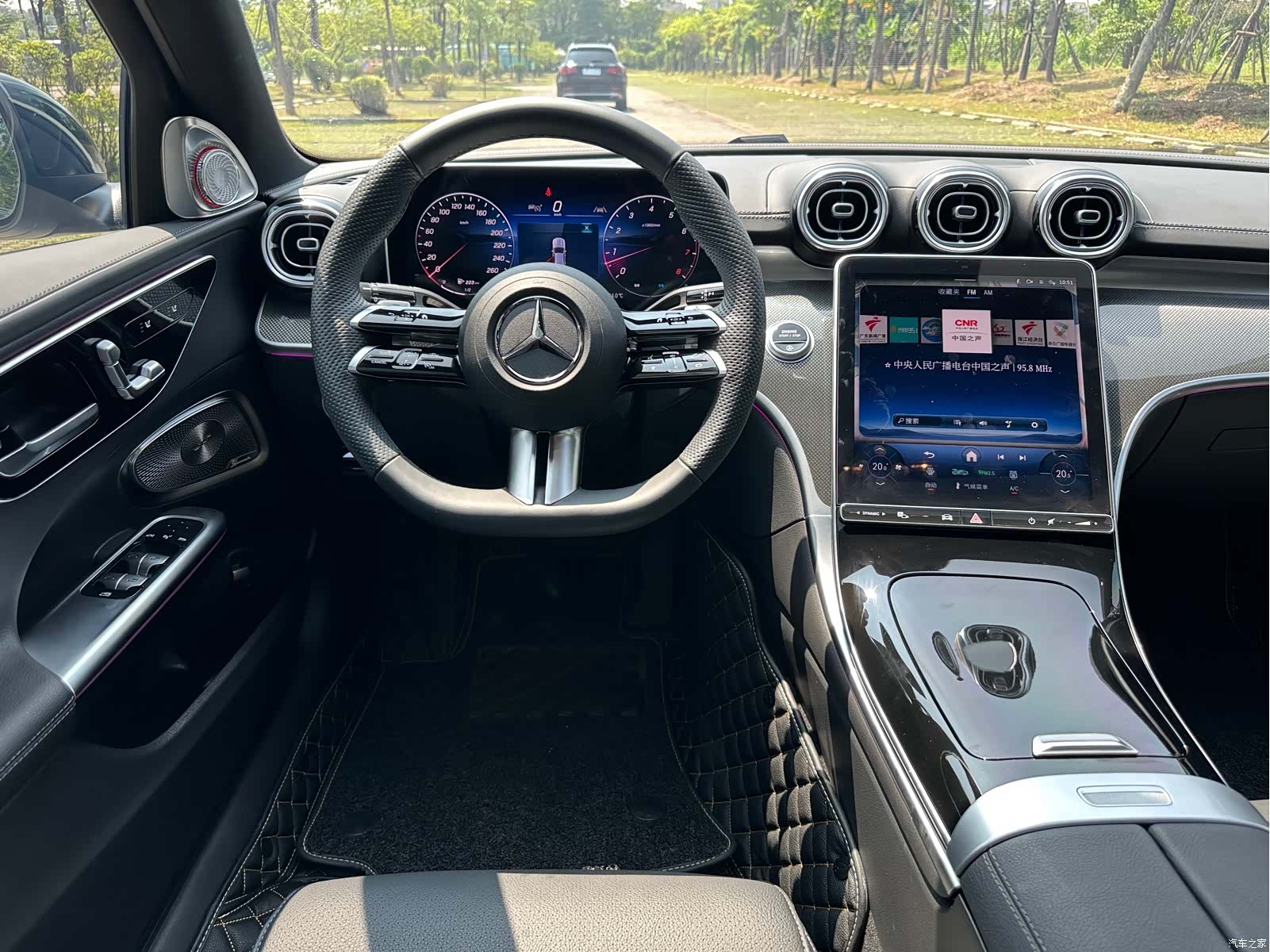 Mercedes-Benz C-Class, 2025 10