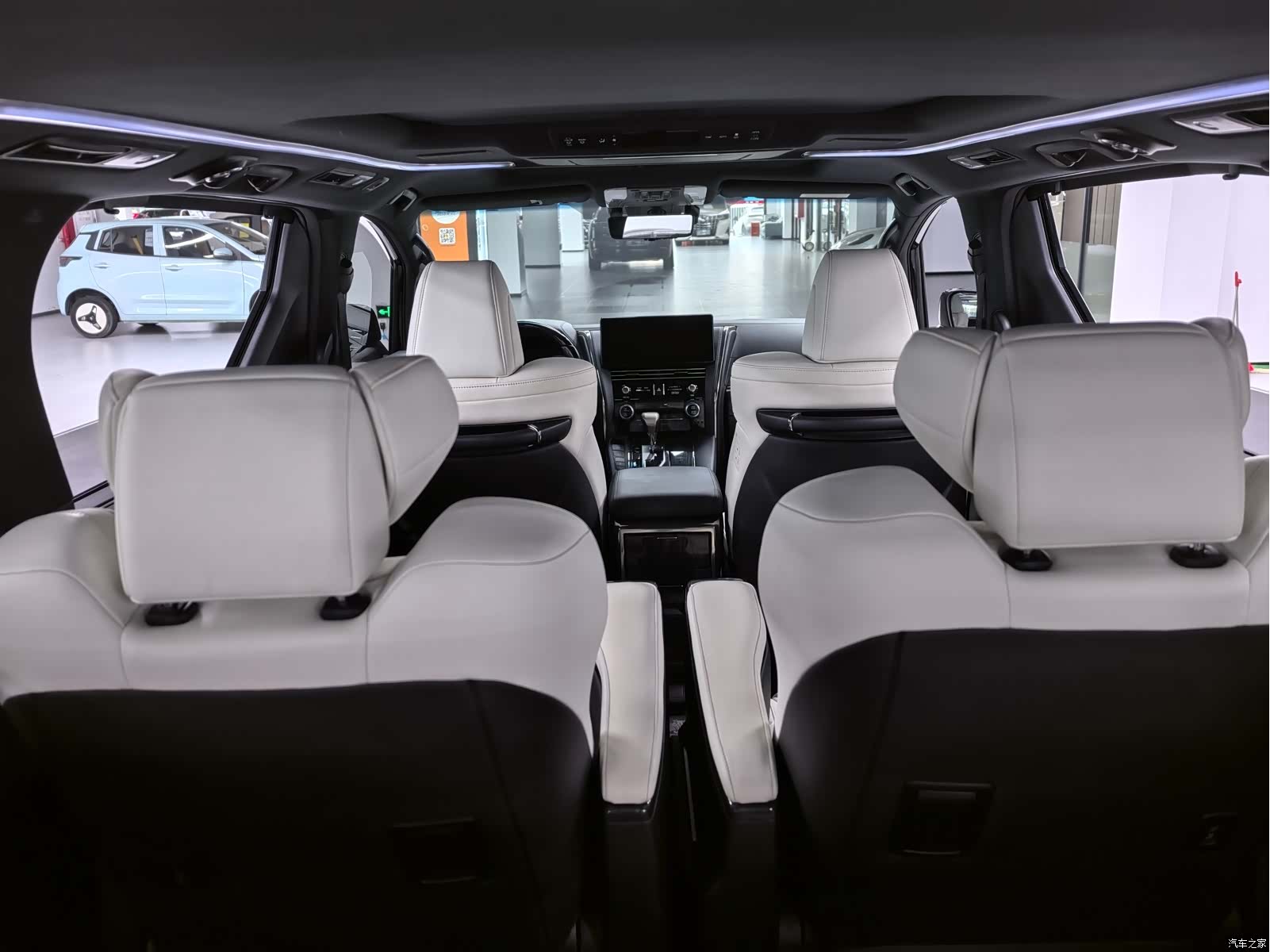 Lexus LM, 2023 11
