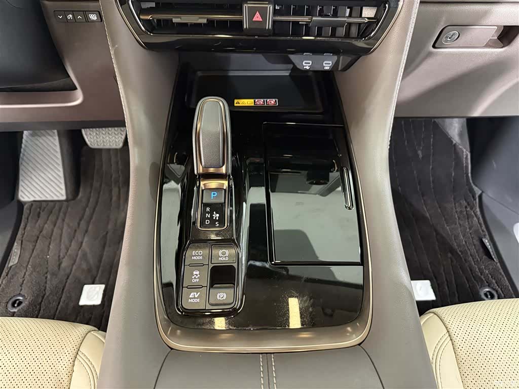 Toyota Alphard, 2024 11