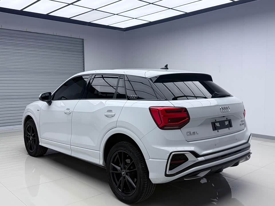 Audi Q2L