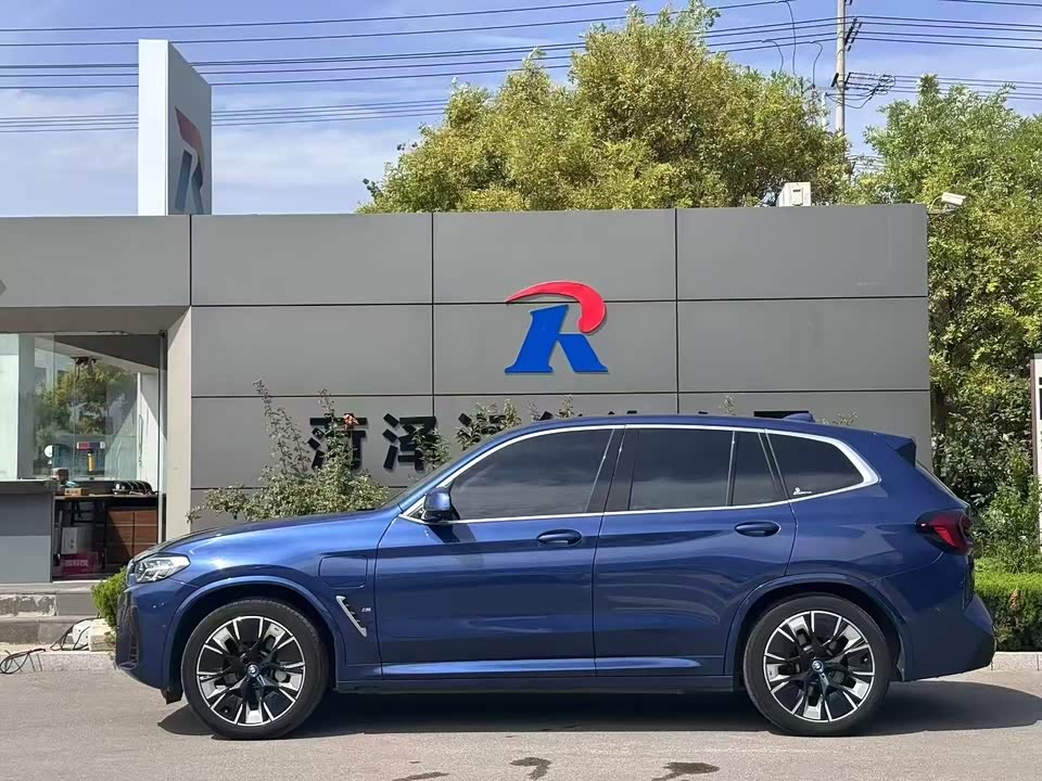 BMW iX3