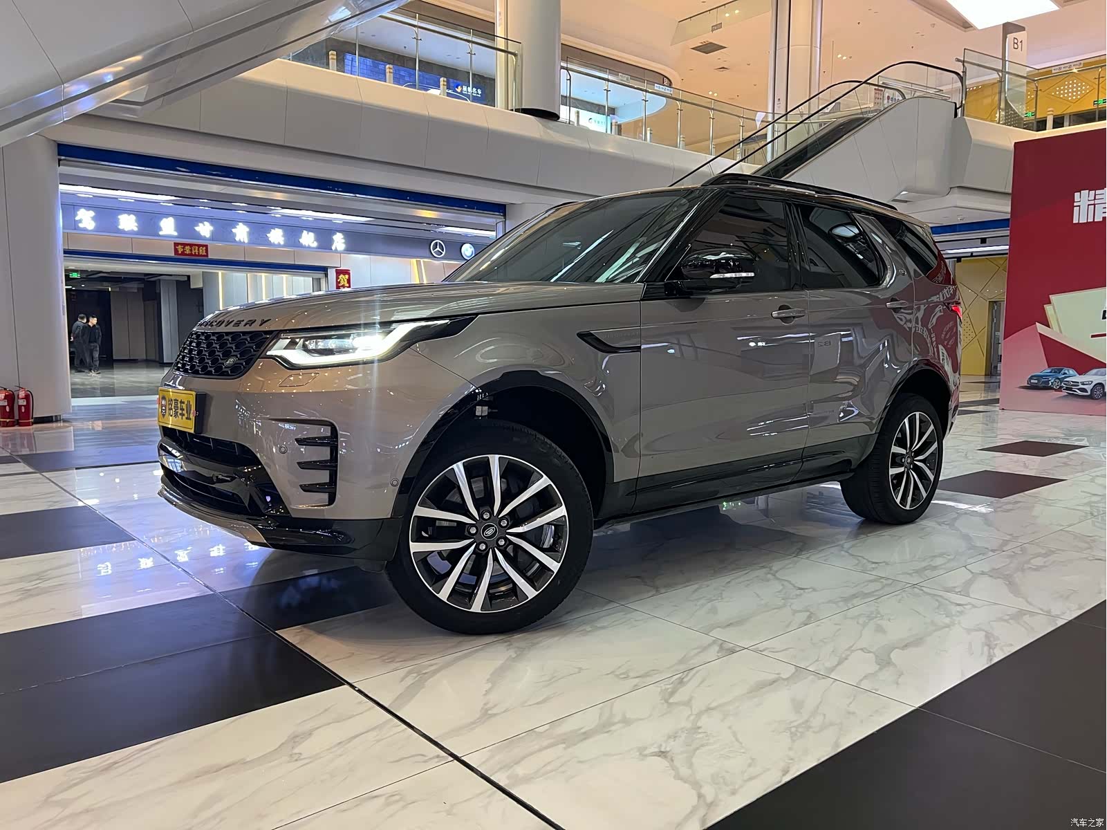Land Rover Discovery, 2023 3