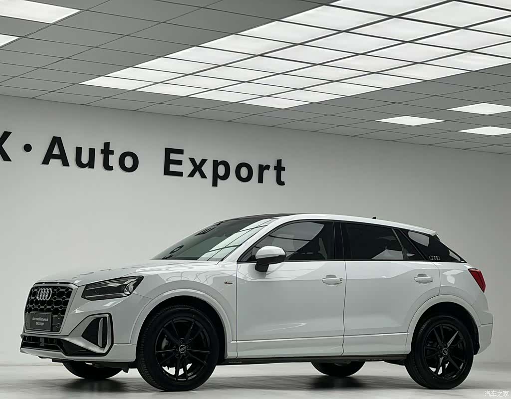 Audi Q2L, 2022 все фото