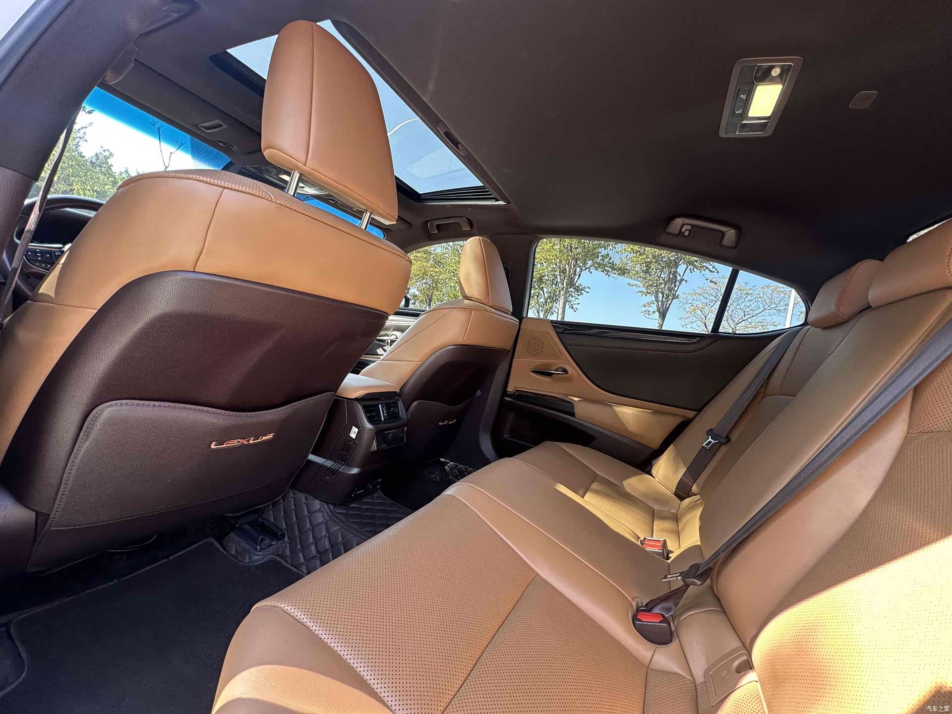 Lexus ES, 2020 9