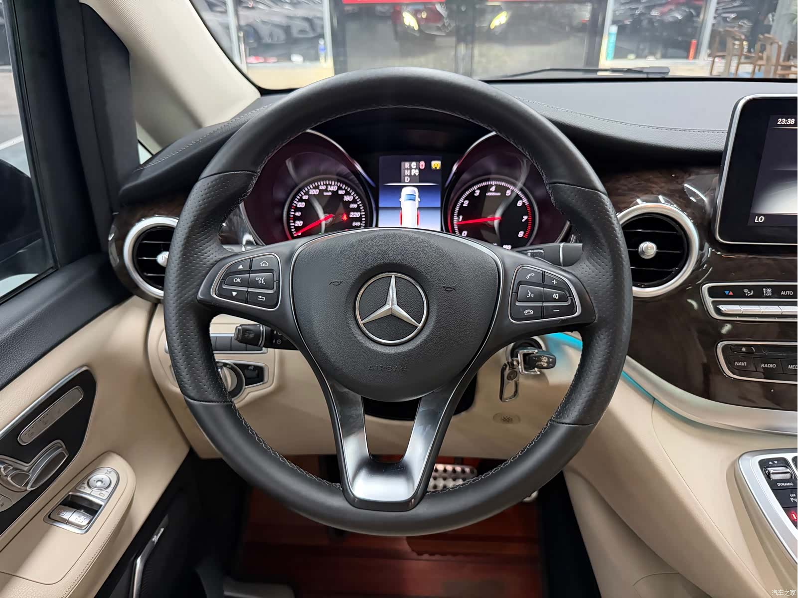 Mercedes-Benz V-Class, 2020 8