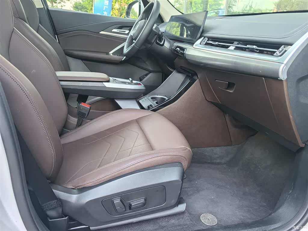 BMW iX1, 2025 15