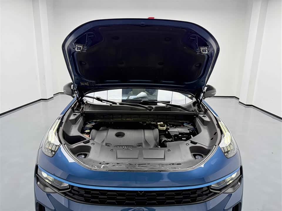 Lynk & Co 01