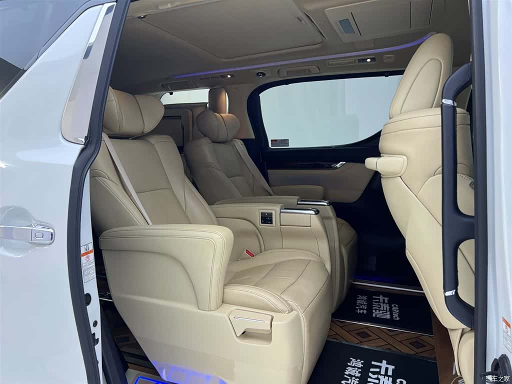 Toyota Alphard, 2022 24