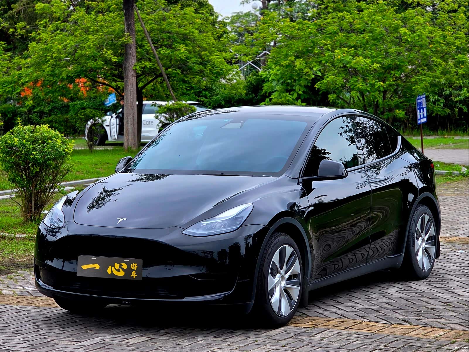 Tesla Model Y, 2023 1