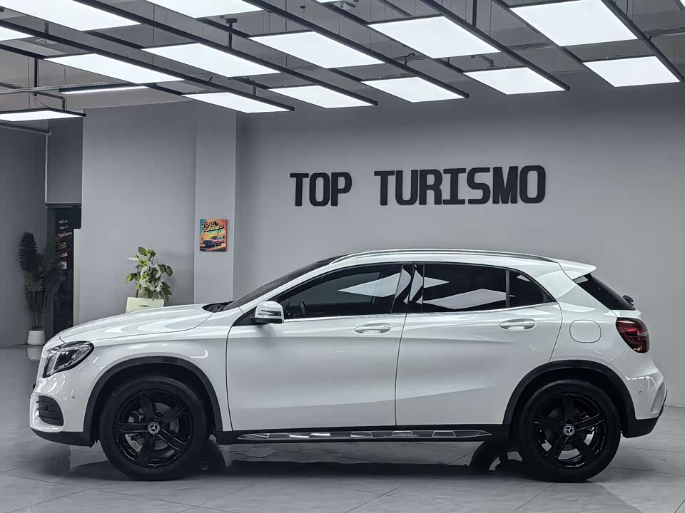 Mercedes-Benz GLA Mercedes-Benz GLA
