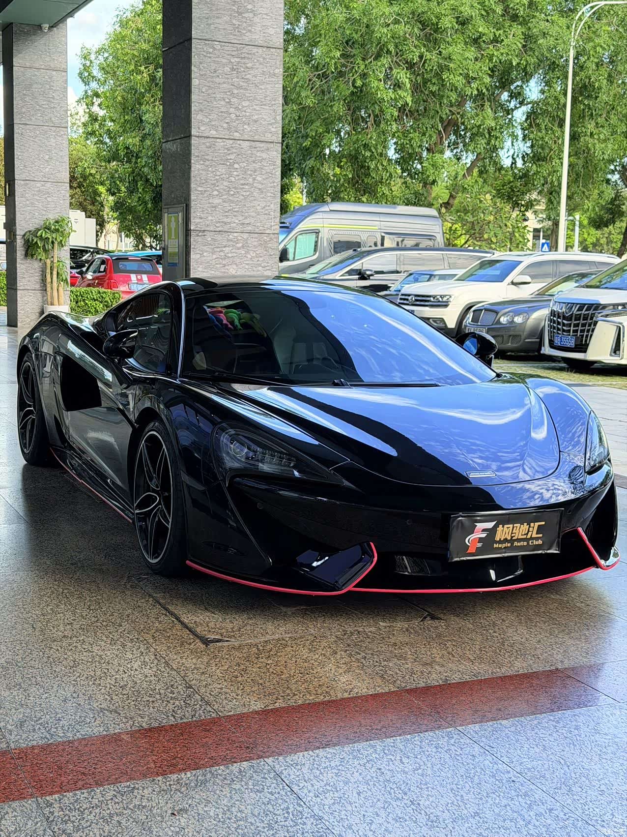 McLaren GT