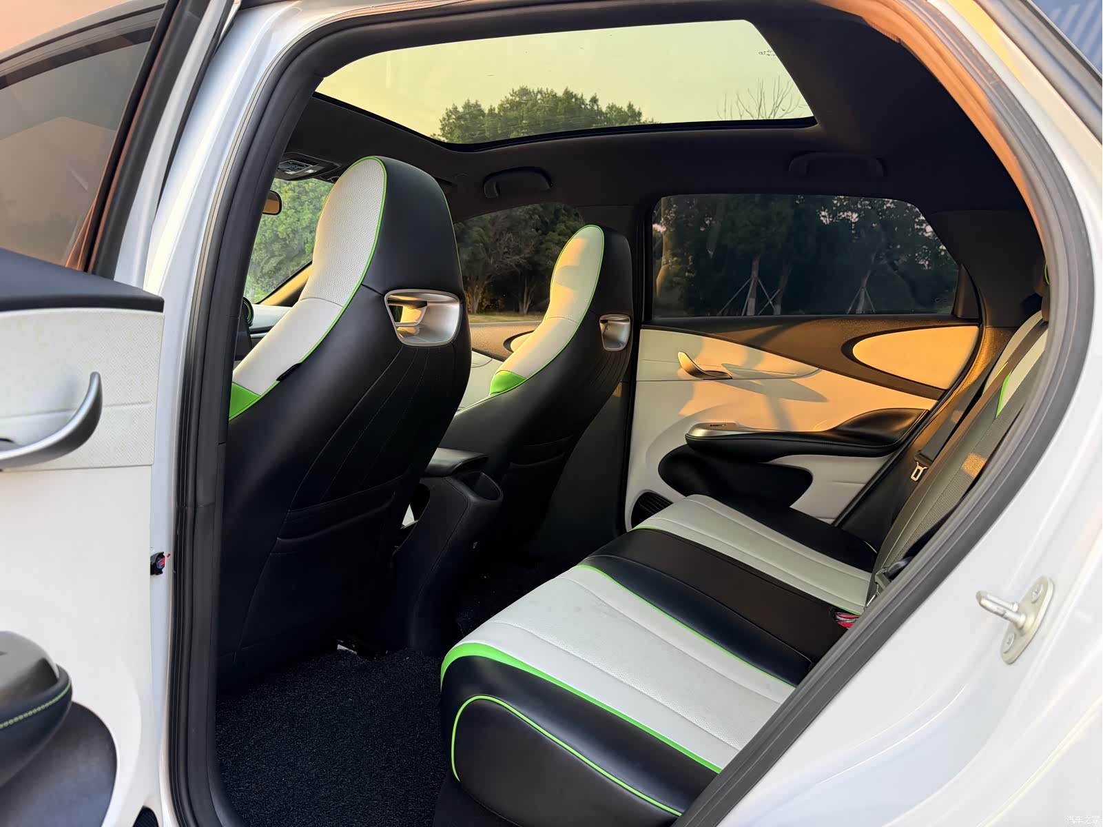 BYD Dolphin, 2022 15