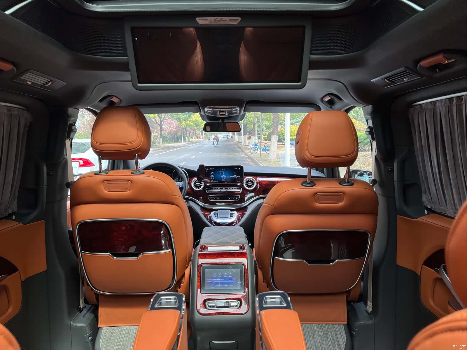 Mercedes-Benz V-Class, 2024 21
