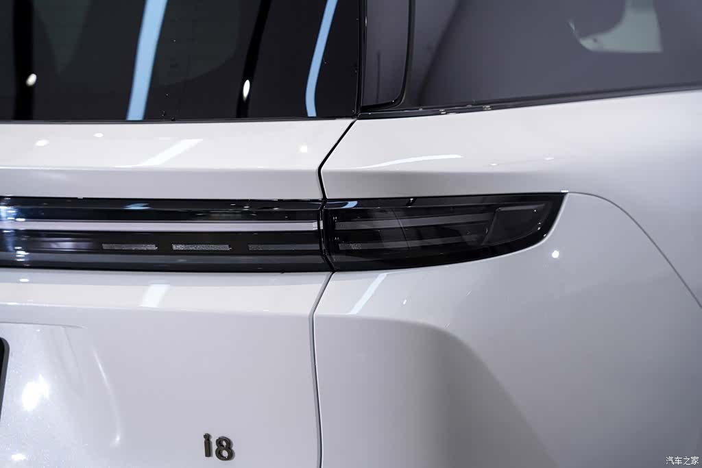 Li Auto i8, 2025 8
