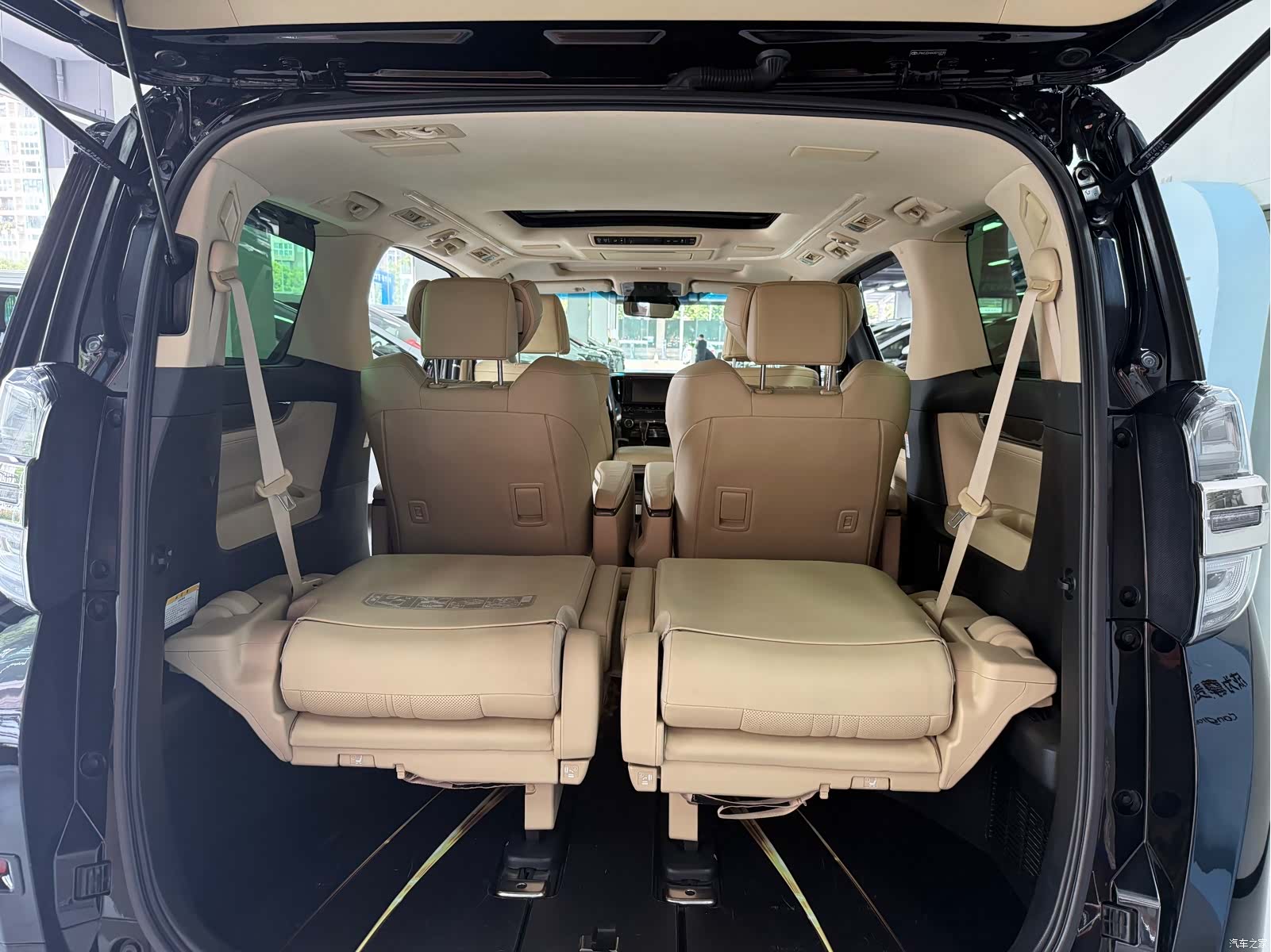 Toyota Vellfire, 2020 4