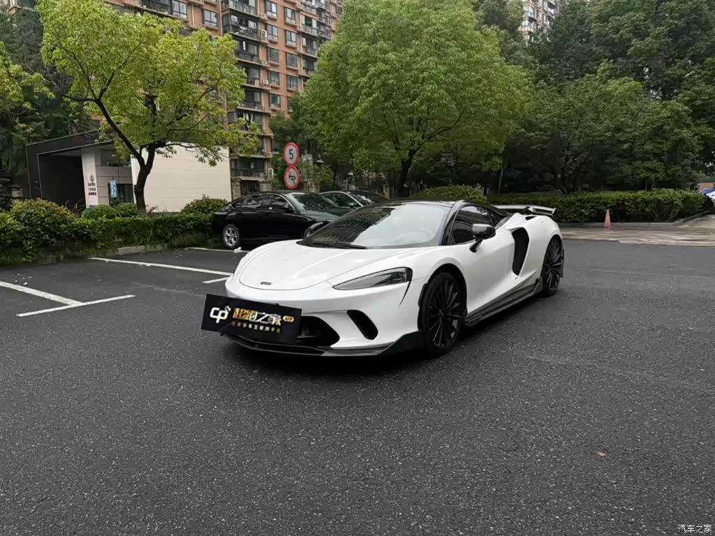 McLaren GT