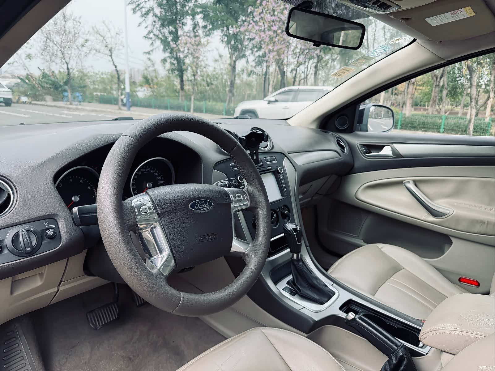 Ford Mondeo, 2011 15