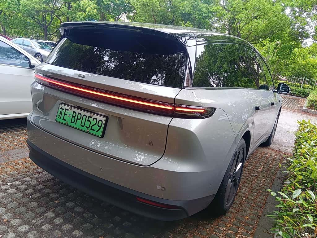 Li Auto i8, 2025 2