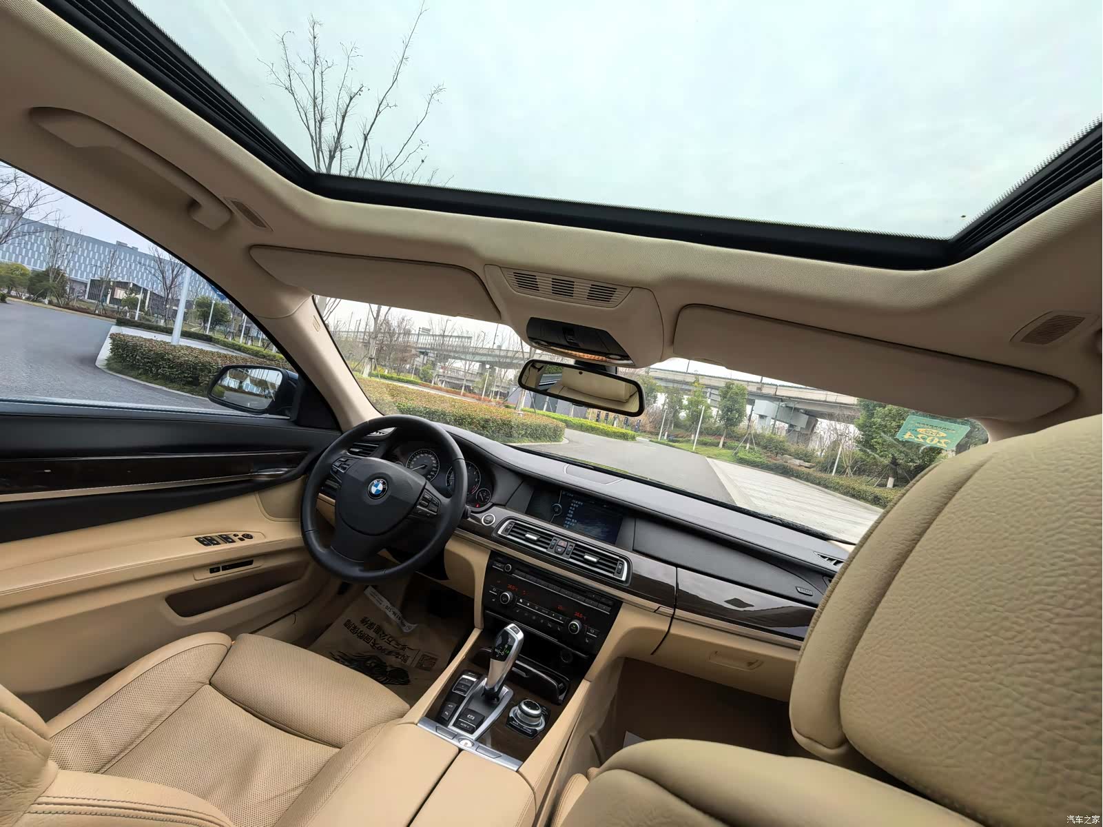 BMW 7 Series, 2011 11