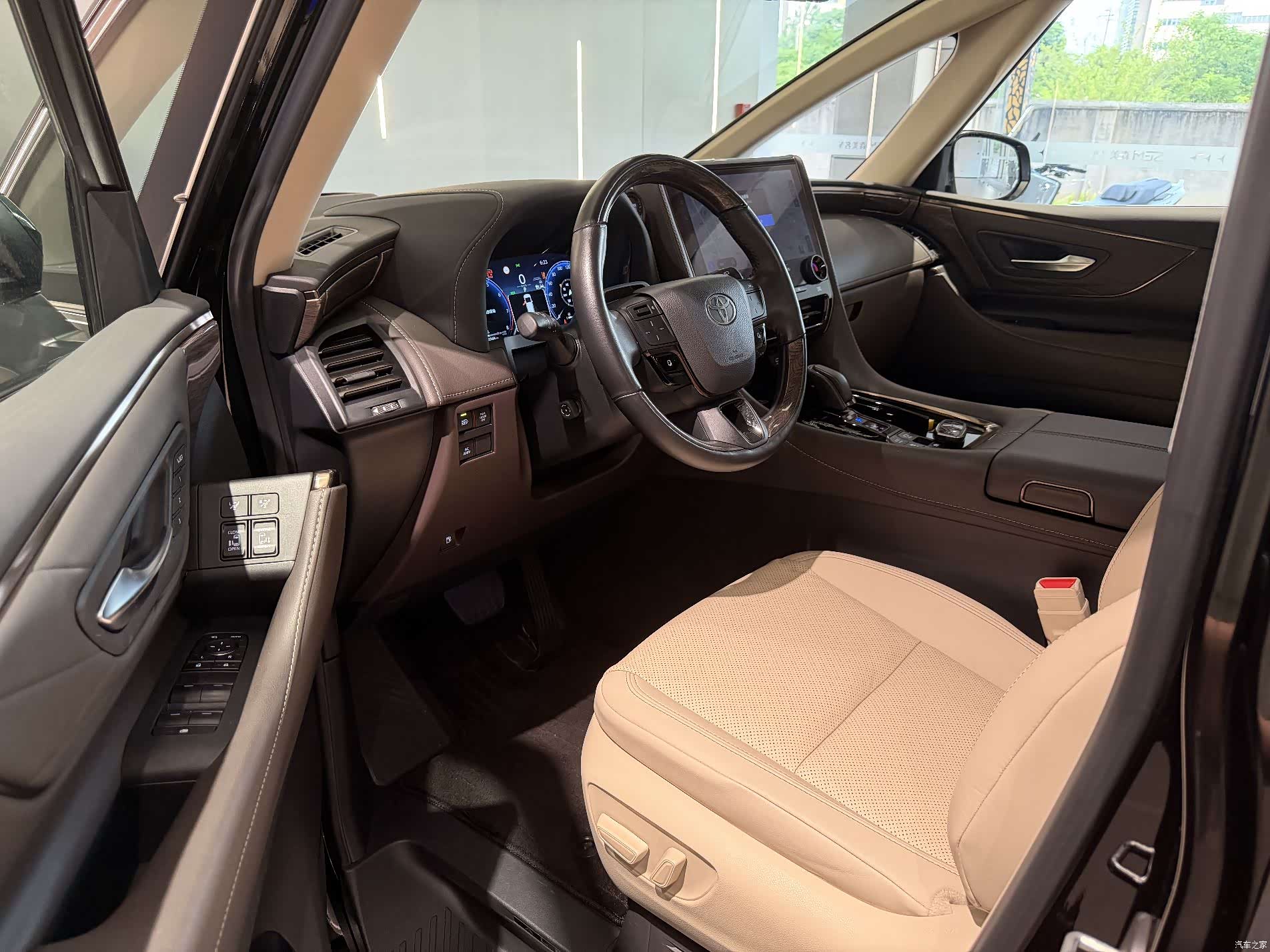 Toyota Alphard, 2023 8