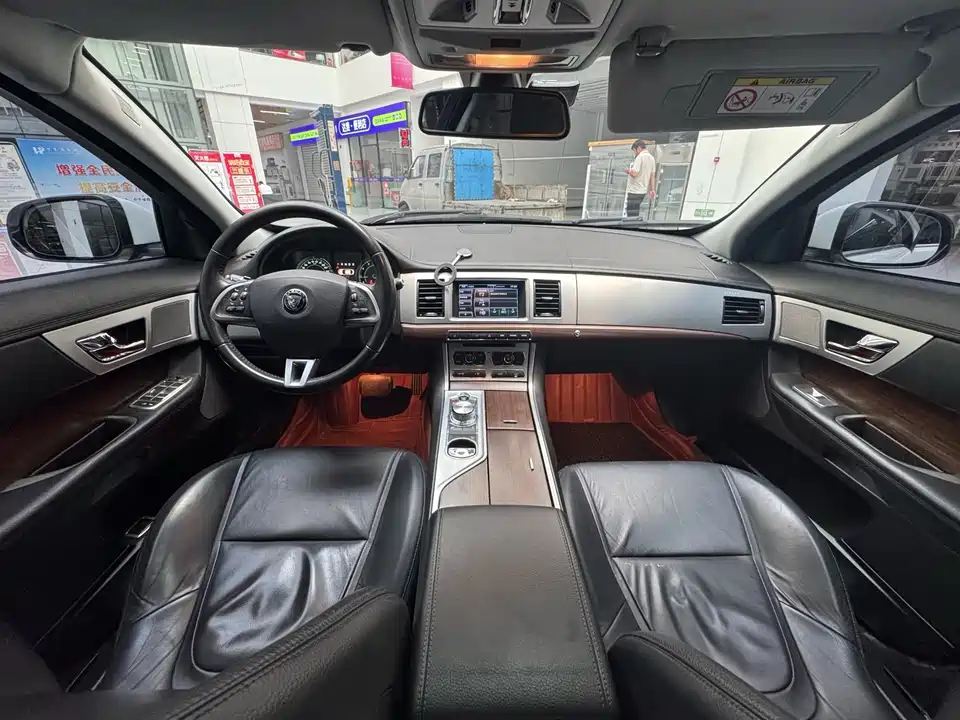 Jaguar XF