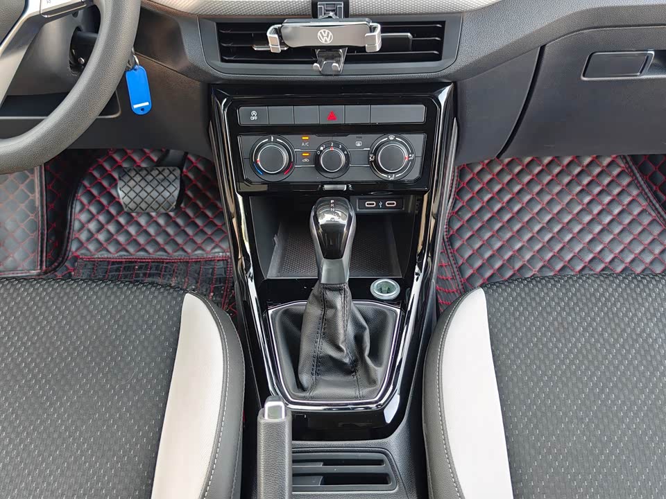 Volkswagen Exploring the shadow