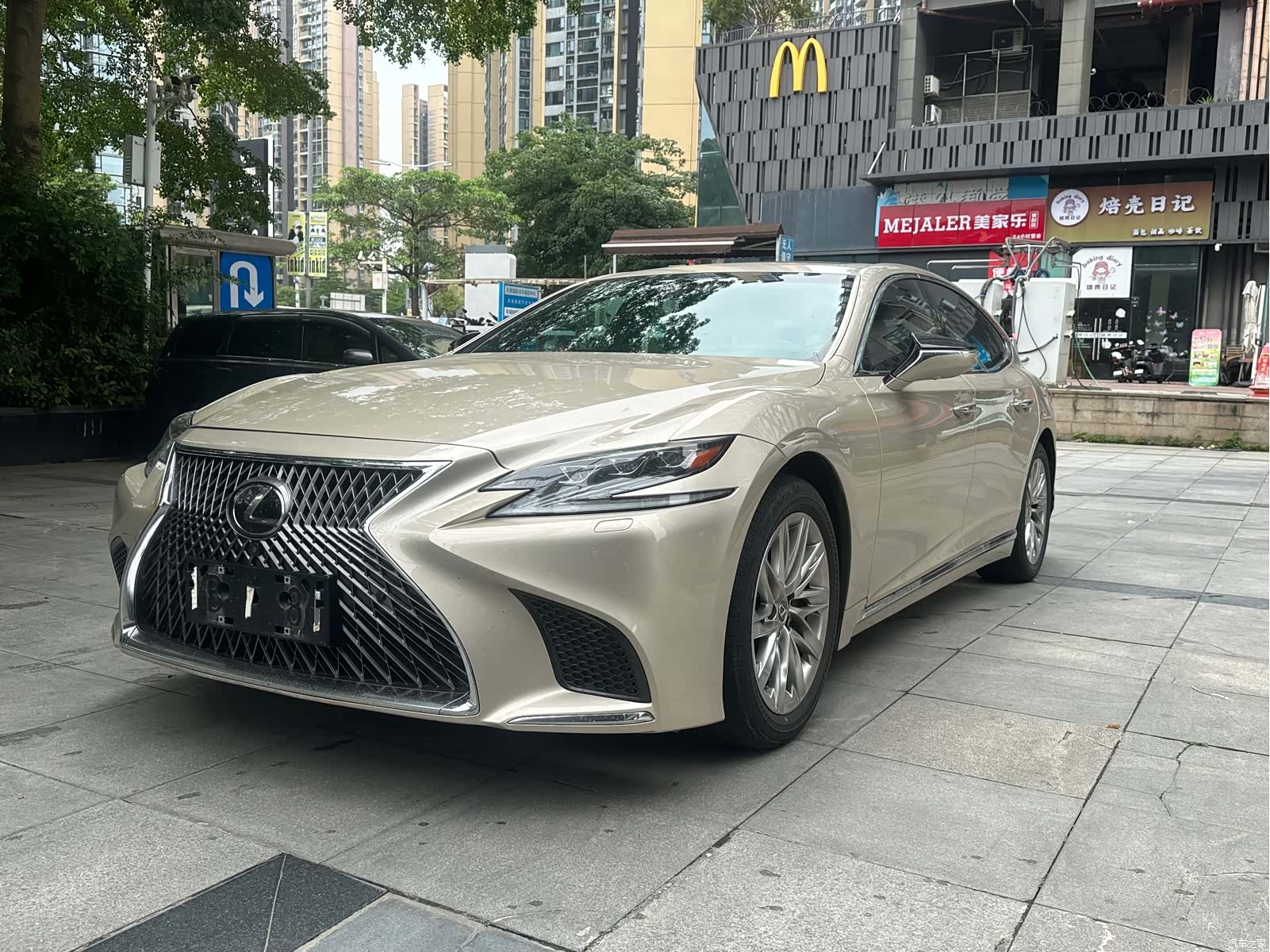 Lexus LS