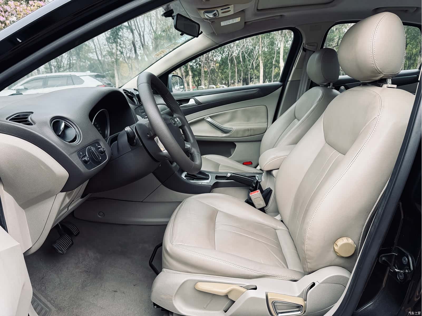 Ford Mondeo, 2011 14