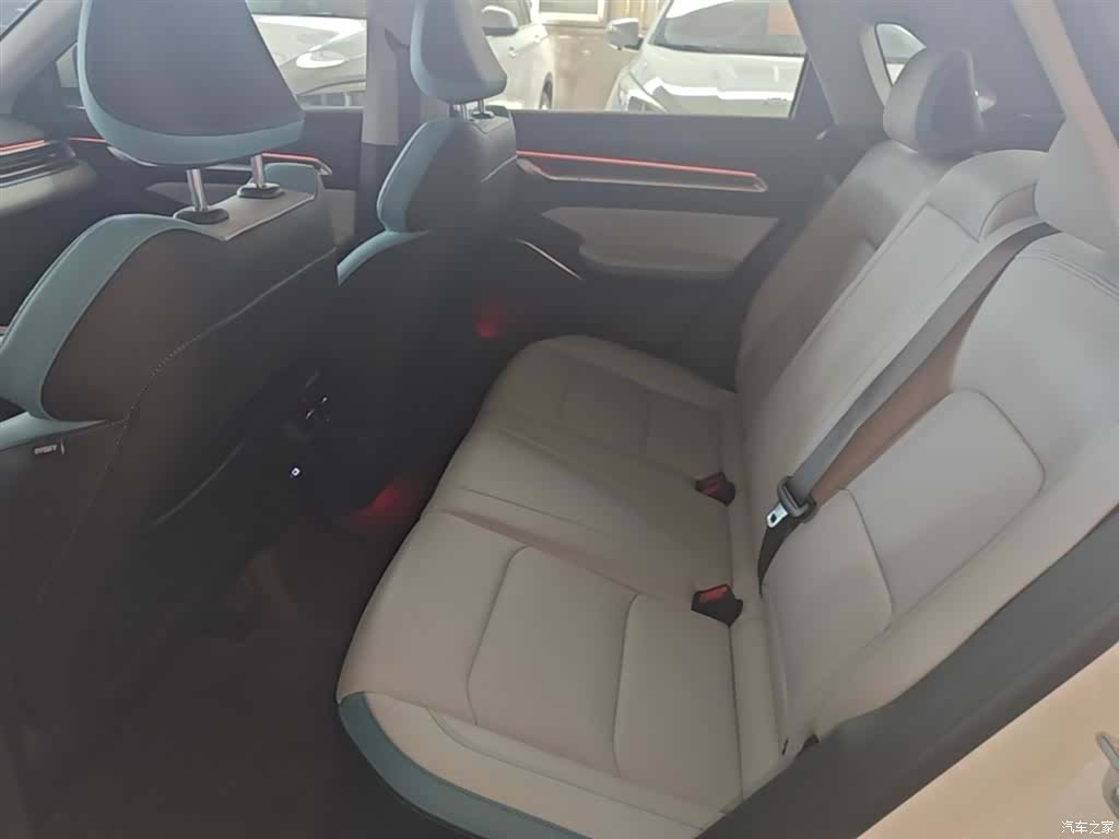 Geely Emgrand, 2025 17