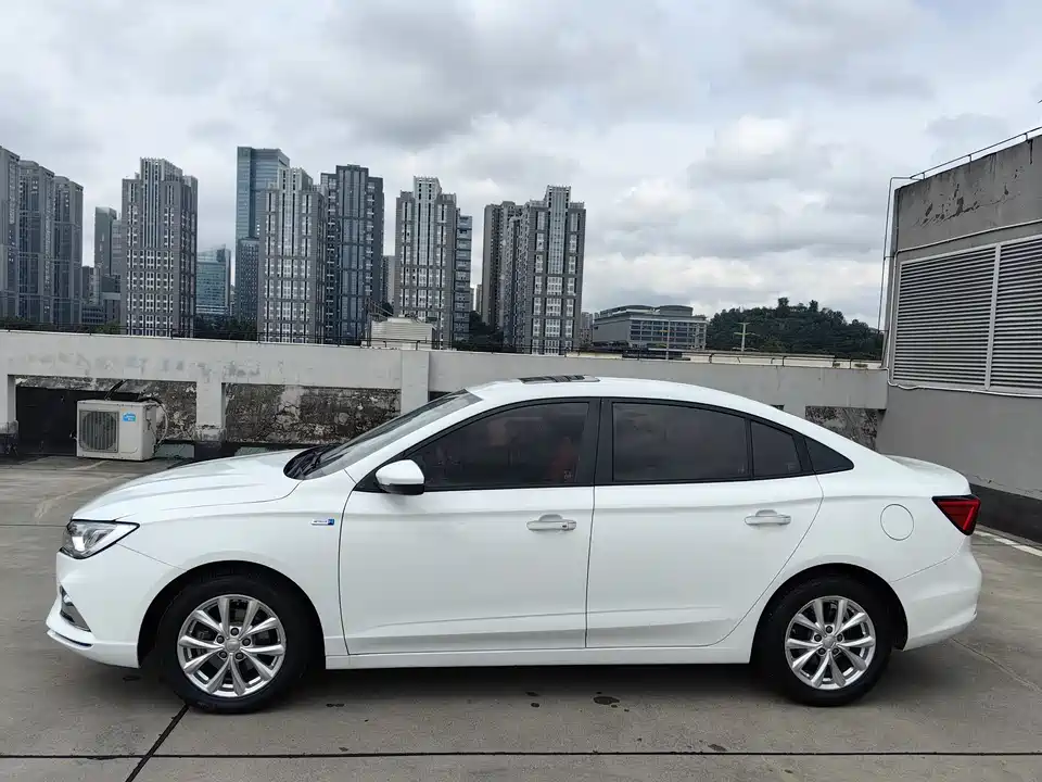 Roewe i5