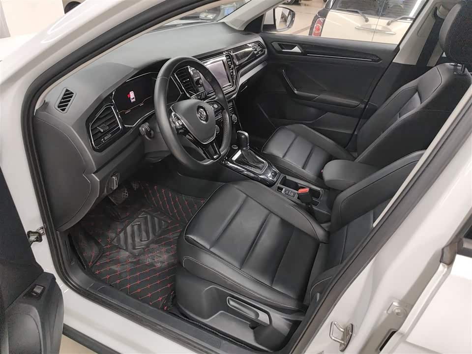 Volkswagen T-ROC exploring Songs