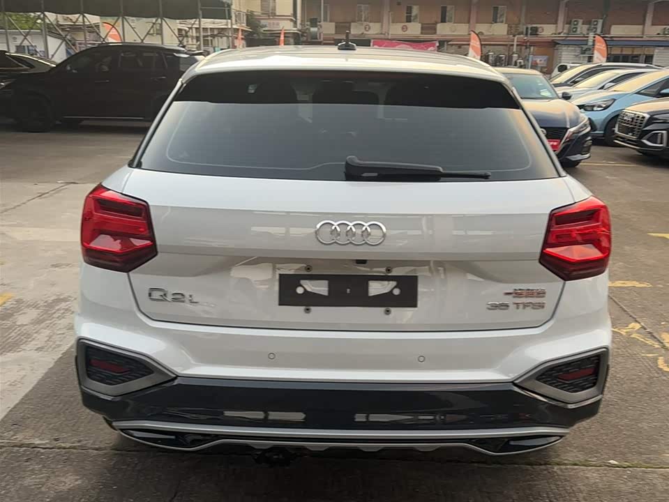 Audi Q2L