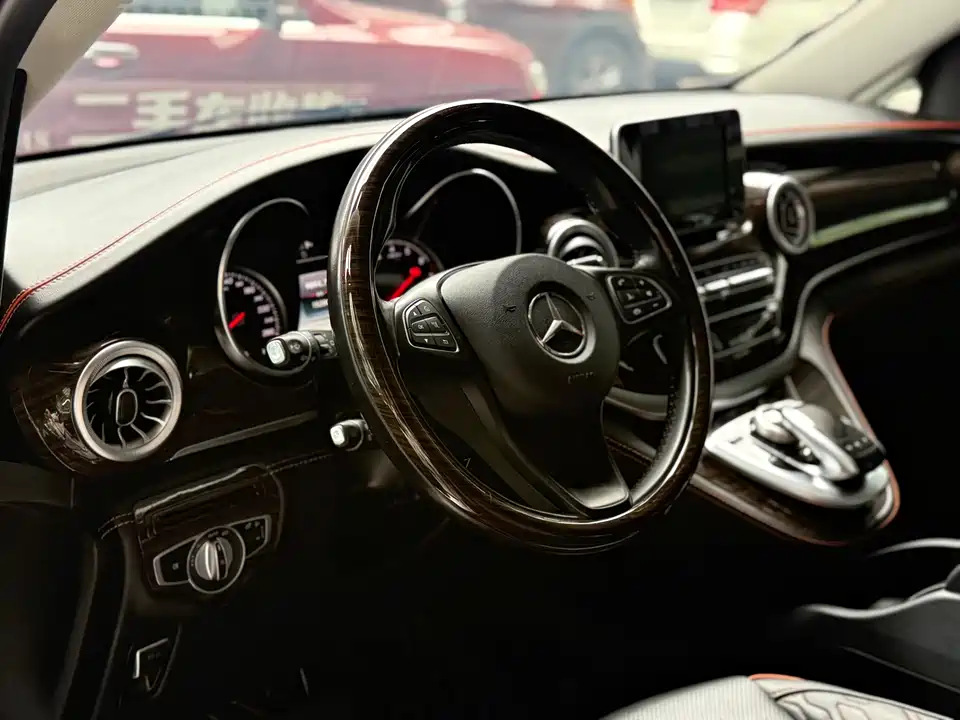 Mercedes-Benz V-class