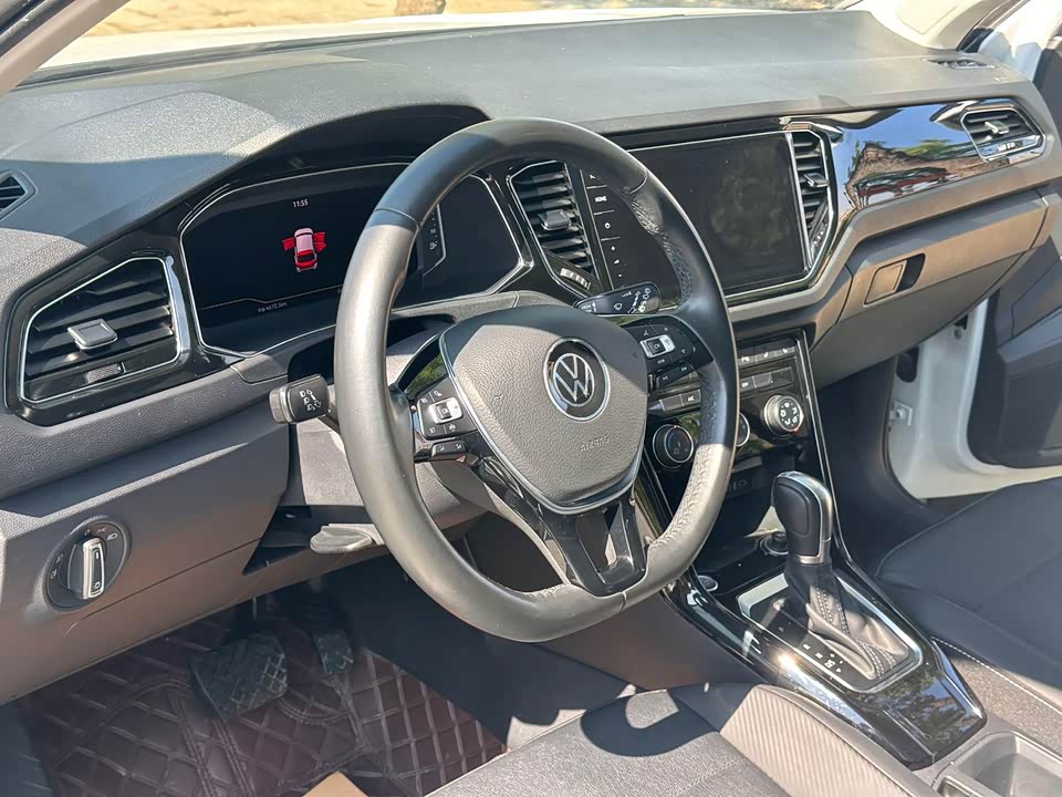 Volkswagen T-ROC exploring Songs