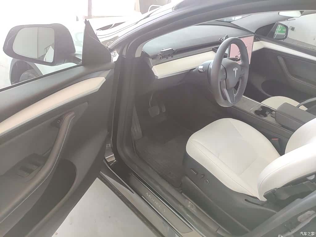 Tesla Model Y, 2022 16